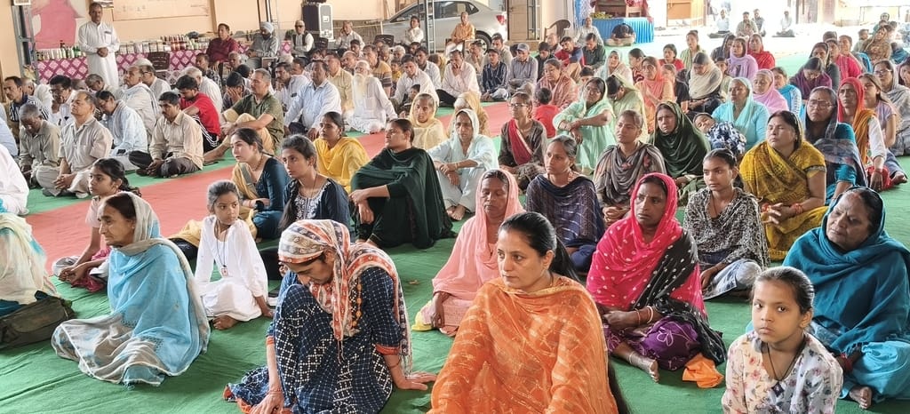 The importance of devotion to the Guru was explained to the devotees