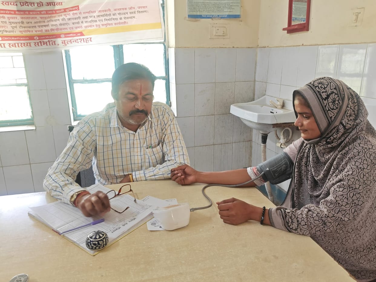 More than 900 patients suffering from vomiting, diarrhea and stomach pain arrived