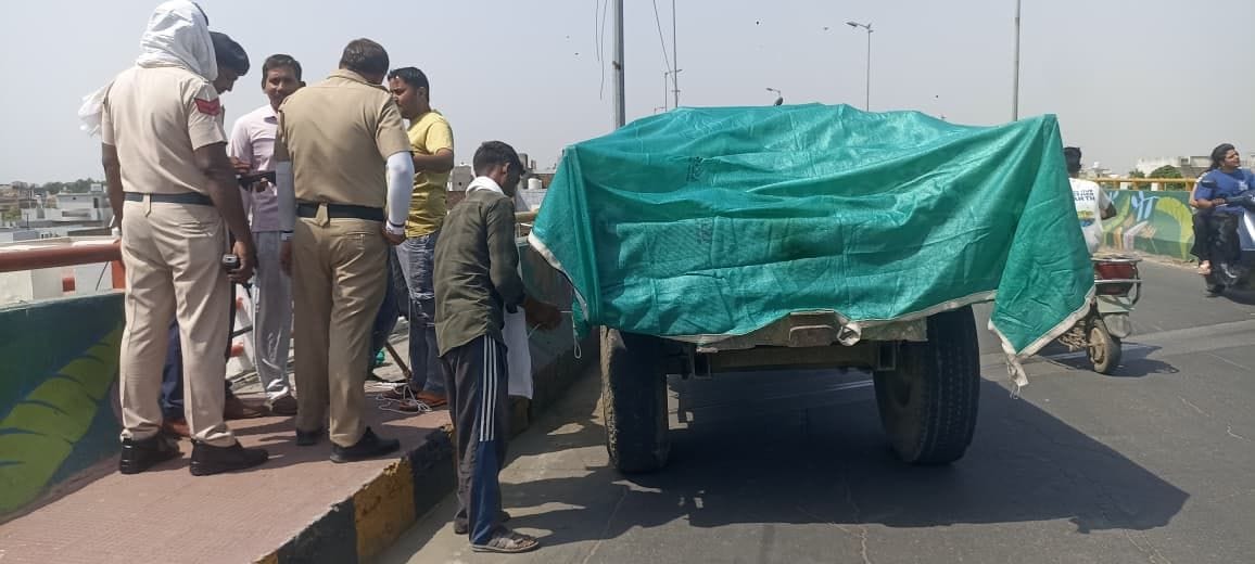 Police crackdown: Two people fined for not covering garbage in trolleys