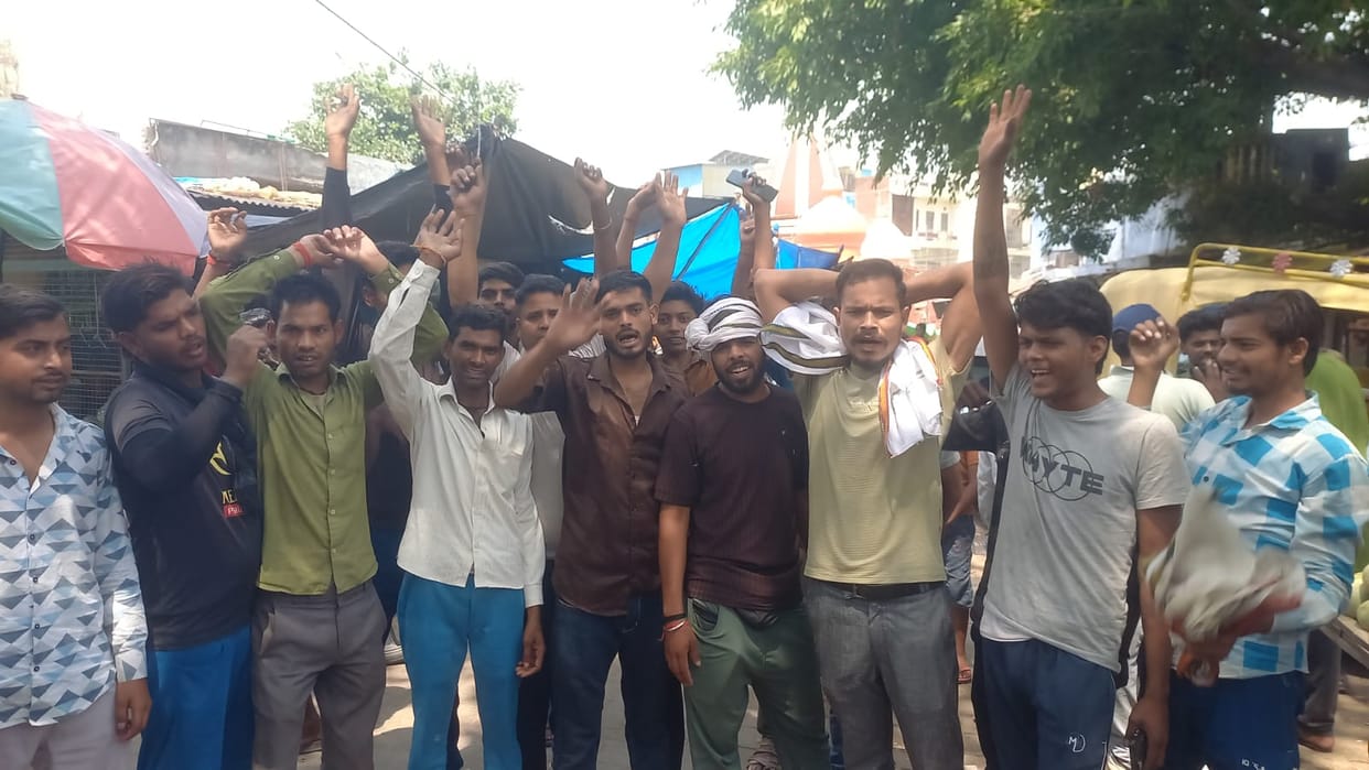 Auto, e-rickshaw drivers protest against overcharging