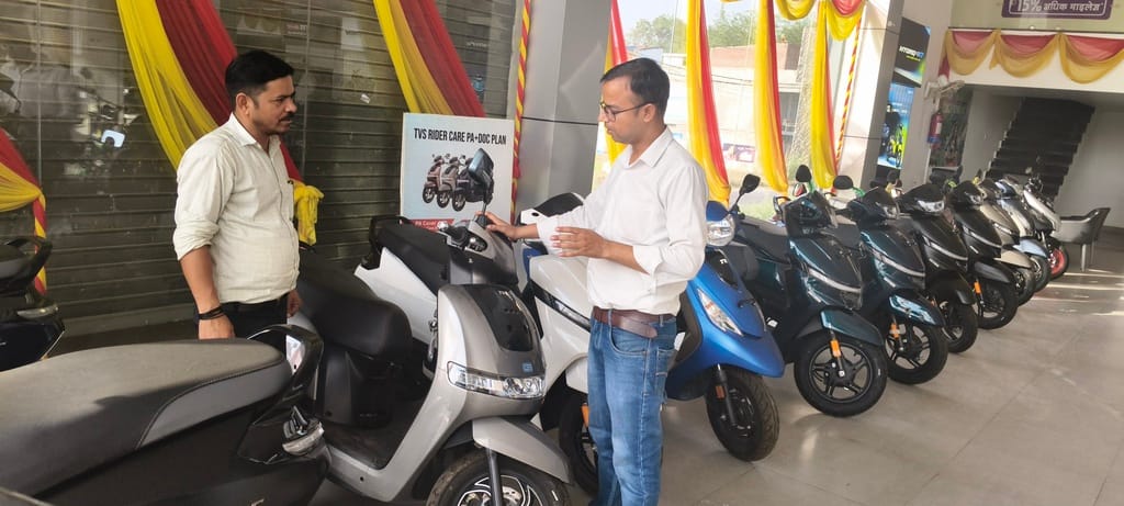 The trend towards electric scooters has increased, with increased inquiries at showrooms.