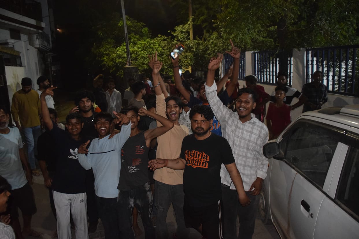 People upset over power cuts blocked GT Road