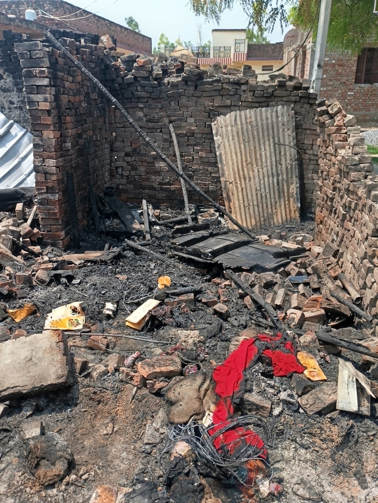 Four huts were burnt to ashes, goods including Rs 25,000 cash were burnt.