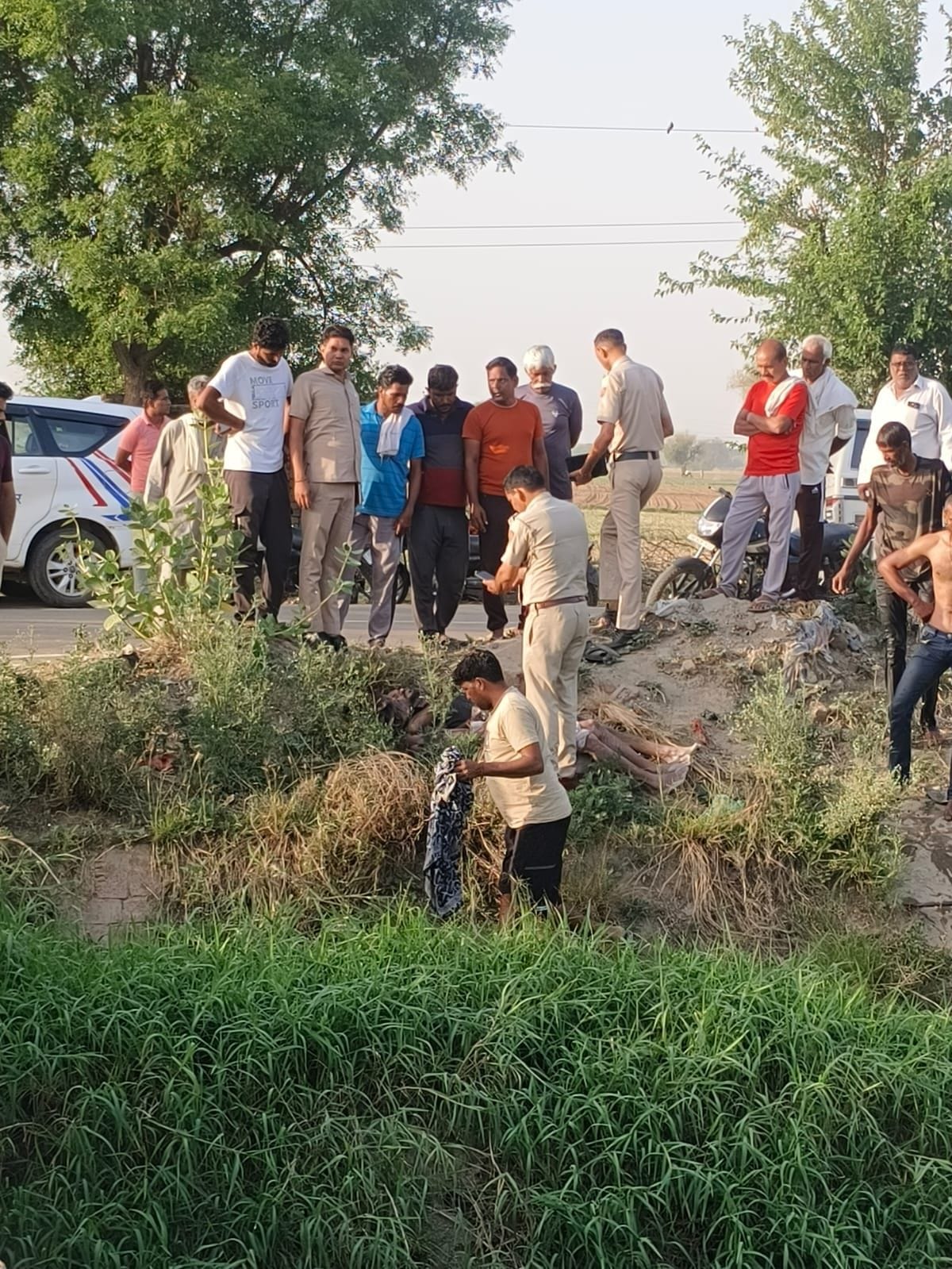 Two friends who went for a stroll in the fields drown in a canal.
