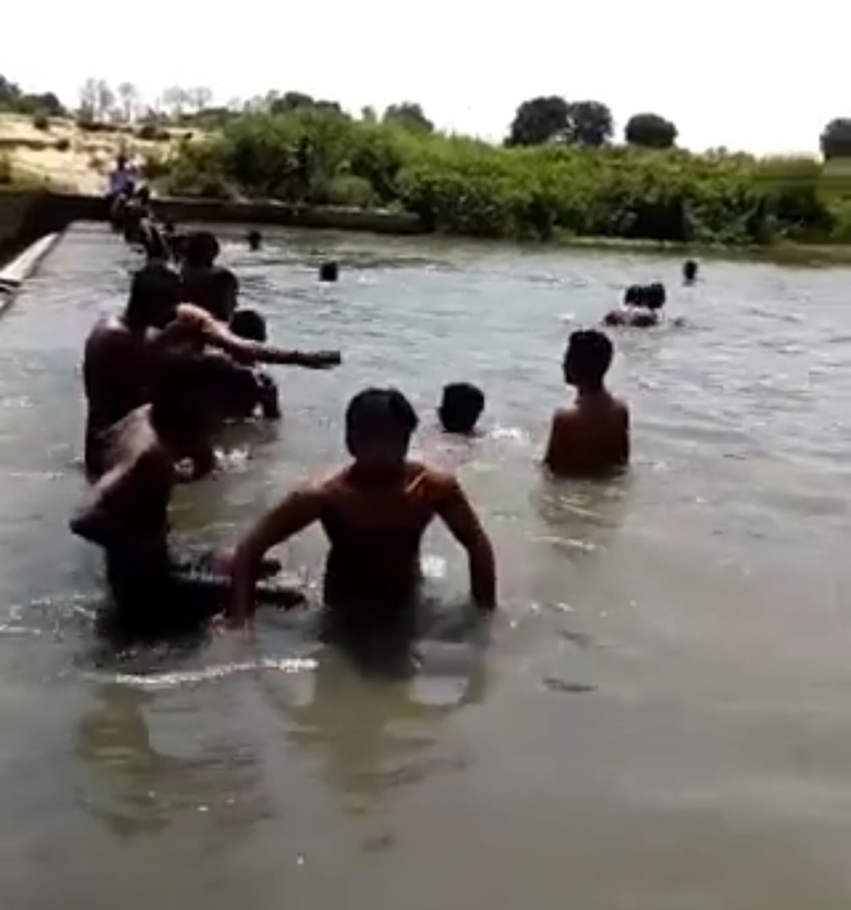 A young man drowned in Naiya Nala, five companions were rescued.