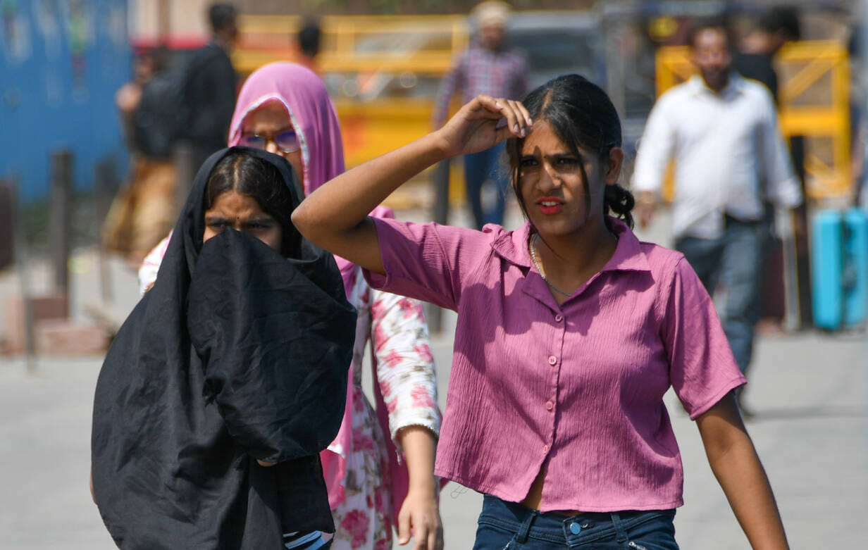 The heat wave intensifies, people are vulnerable to diseases.