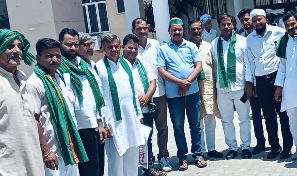 Farmers protest against charging compound interest from farmers