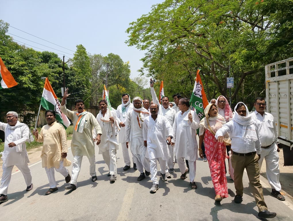 Congress protests against rising prices of petrol, diesel and gas