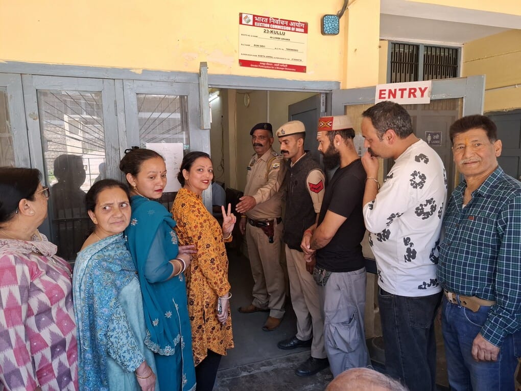 Voters gathered to cast their votes from 7 am onwards.