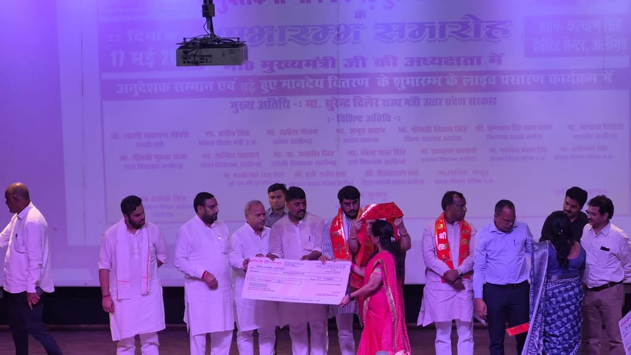 Instructors of the district received cheques of Rs 17,000 each