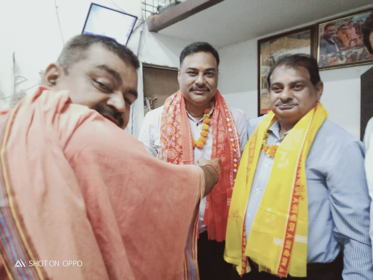 The Tourism Secretary offered prayers at the Lohandi Mahavir Temple.