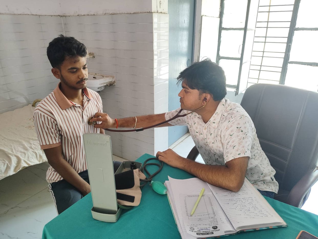 Due to the increase in temperature, patients suffering from diarrhea and fever gathered at the health fair.