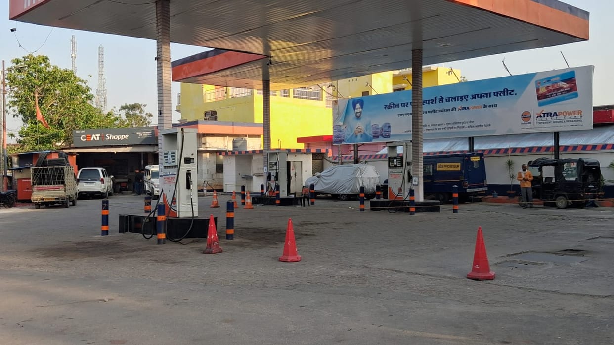 Petrol pumps dry, people wandering
