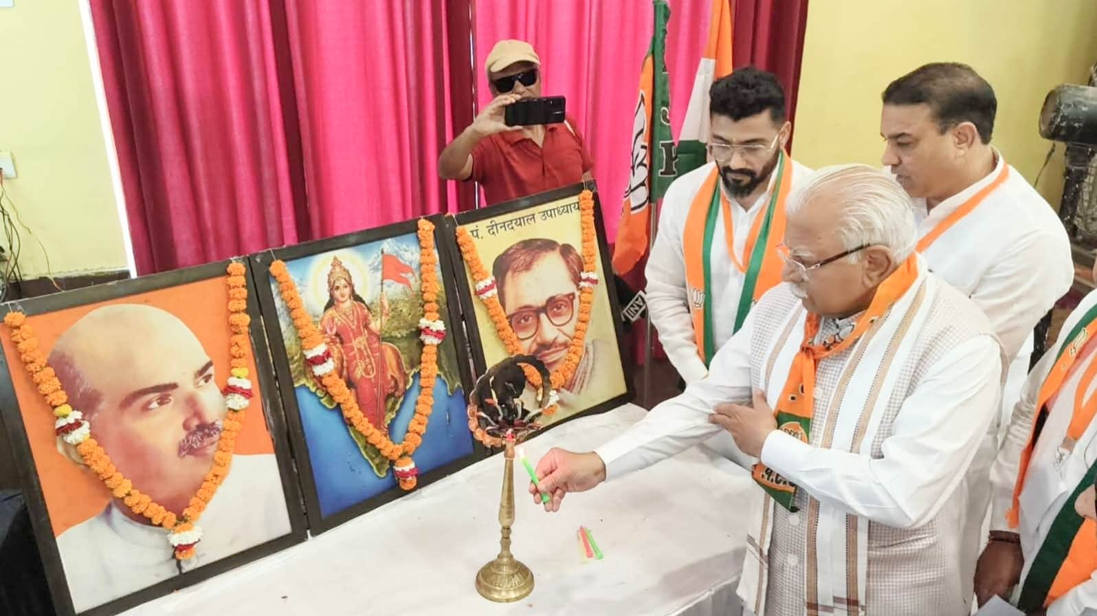 मनोहर ने फिर दी हुड्डा को संन्यास लेने की सलाह, बोले- उनकी उम्र में पहुंचकर मैं छोड़ दूंगा राजन