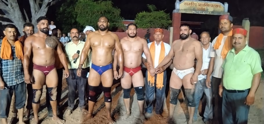 Sonu Pehlwan of Kangra won the big prize in Pargod fair.