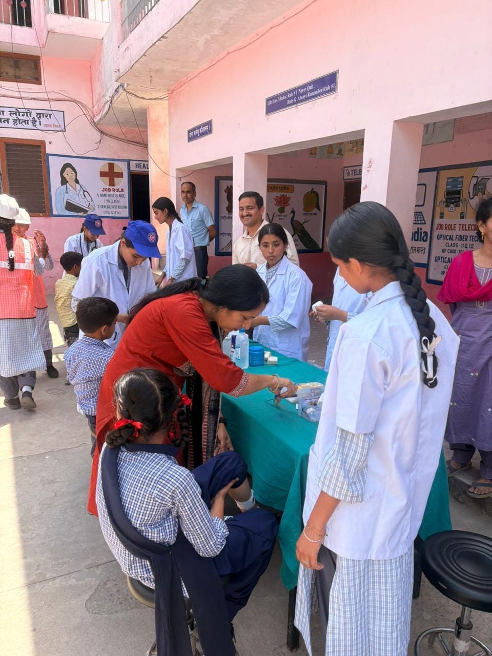 Earthquake hits Redu School, children hide under desks to save their lives