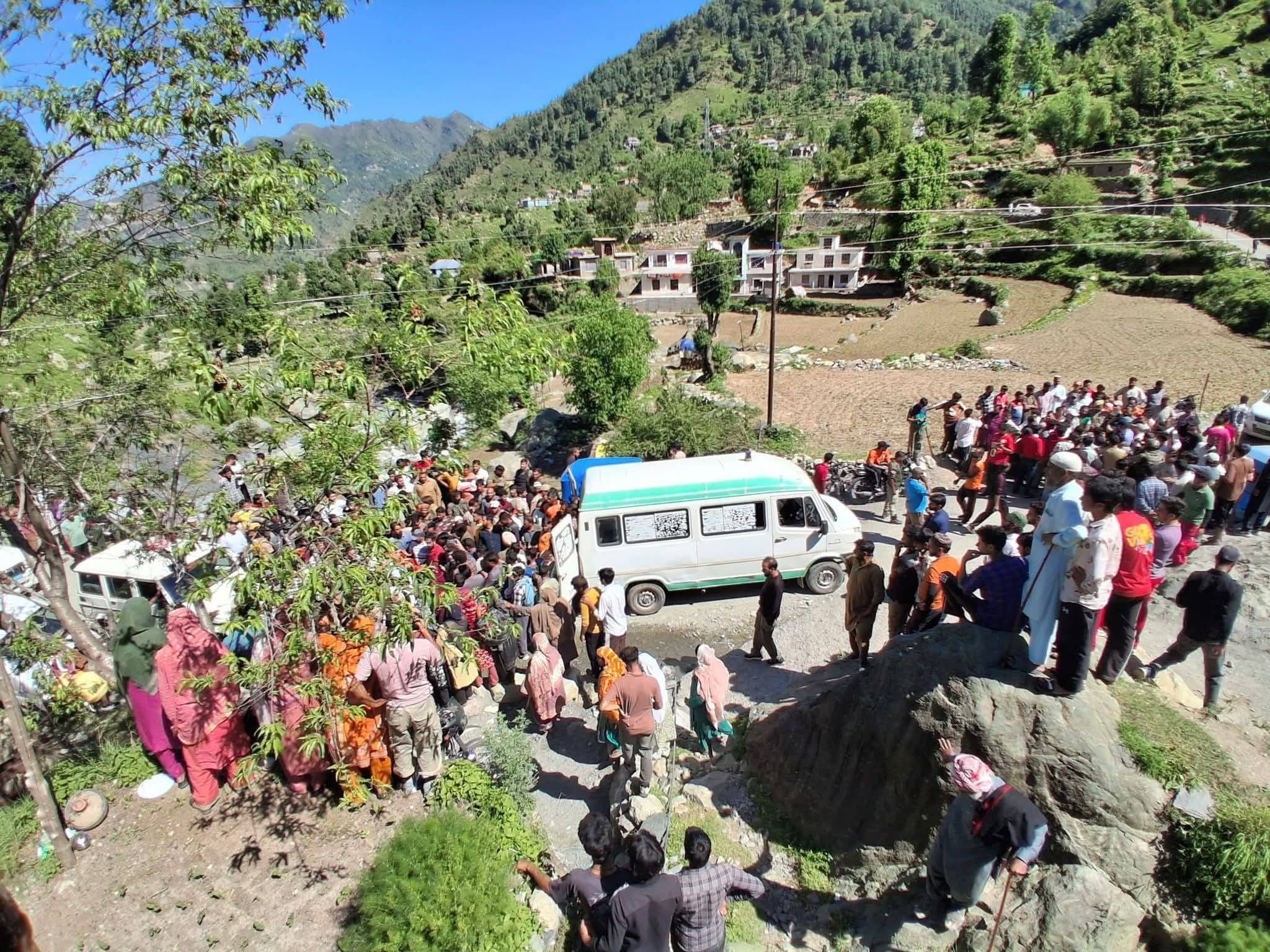 राजोरी दरहाल के खोड़ नाड़ वाटर फॉल हादसा कड़ी मशक्कत के बाद डूबे युवक का शव बरामद, गांव में पसर