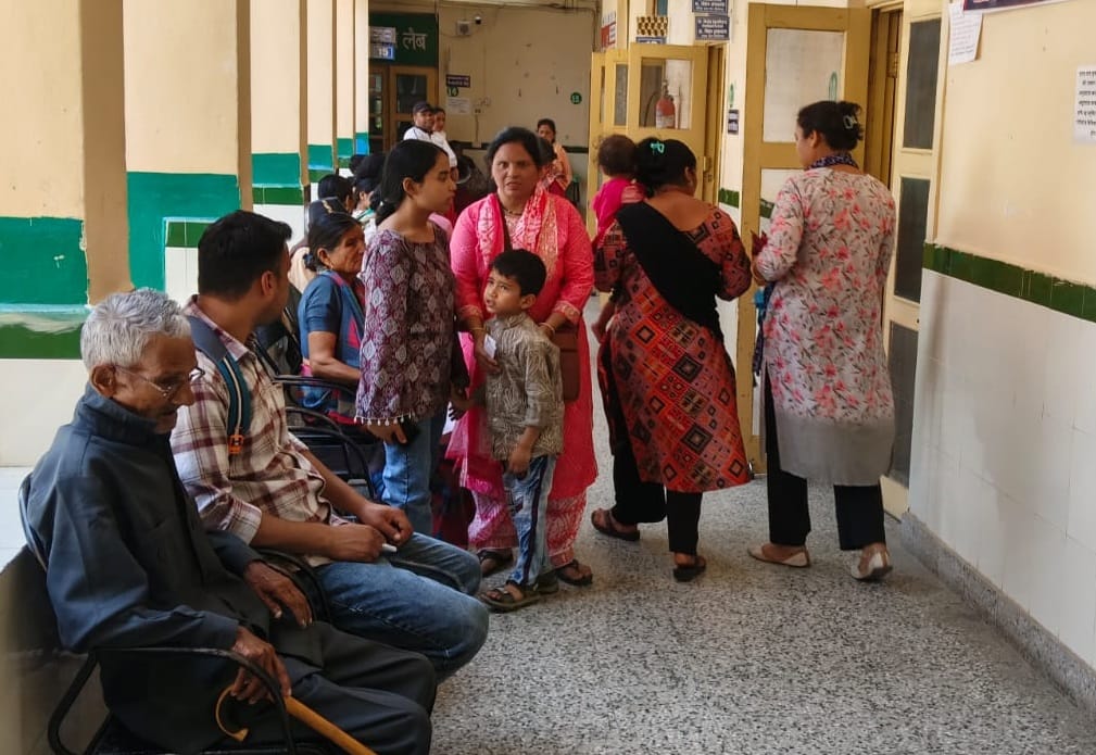 Contaminated water and rising heat have led to an increase in cases of vomiting and diarrhea