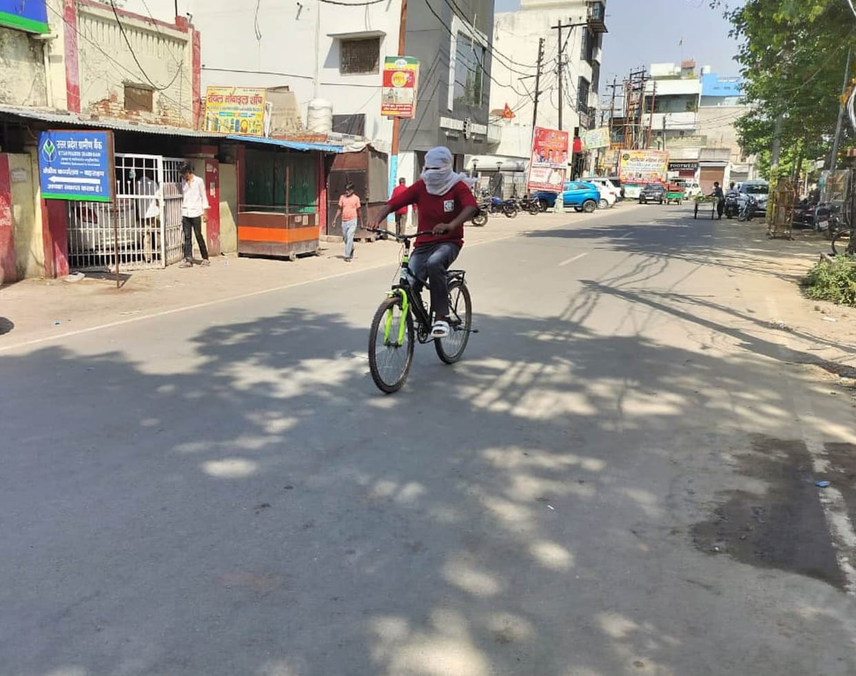 The mercury reached 41 degrees, the scorching sun made people miserable.
