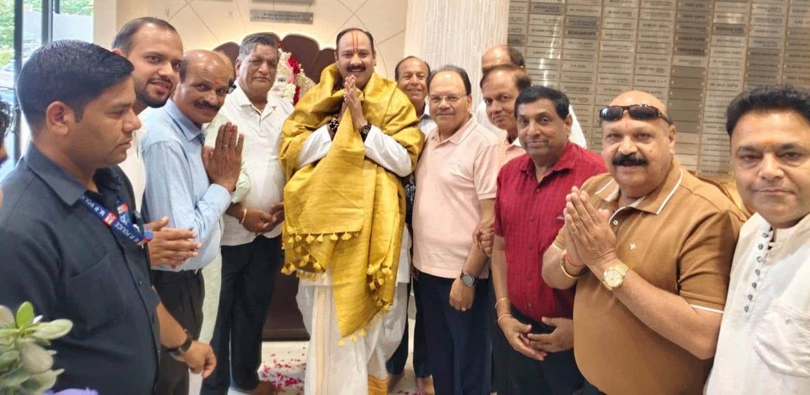 वैश्य भवन चैरिटेबल ट्रस्ट के सदस्यों ने प्रदीप मिश्रा का किया स्वागत
