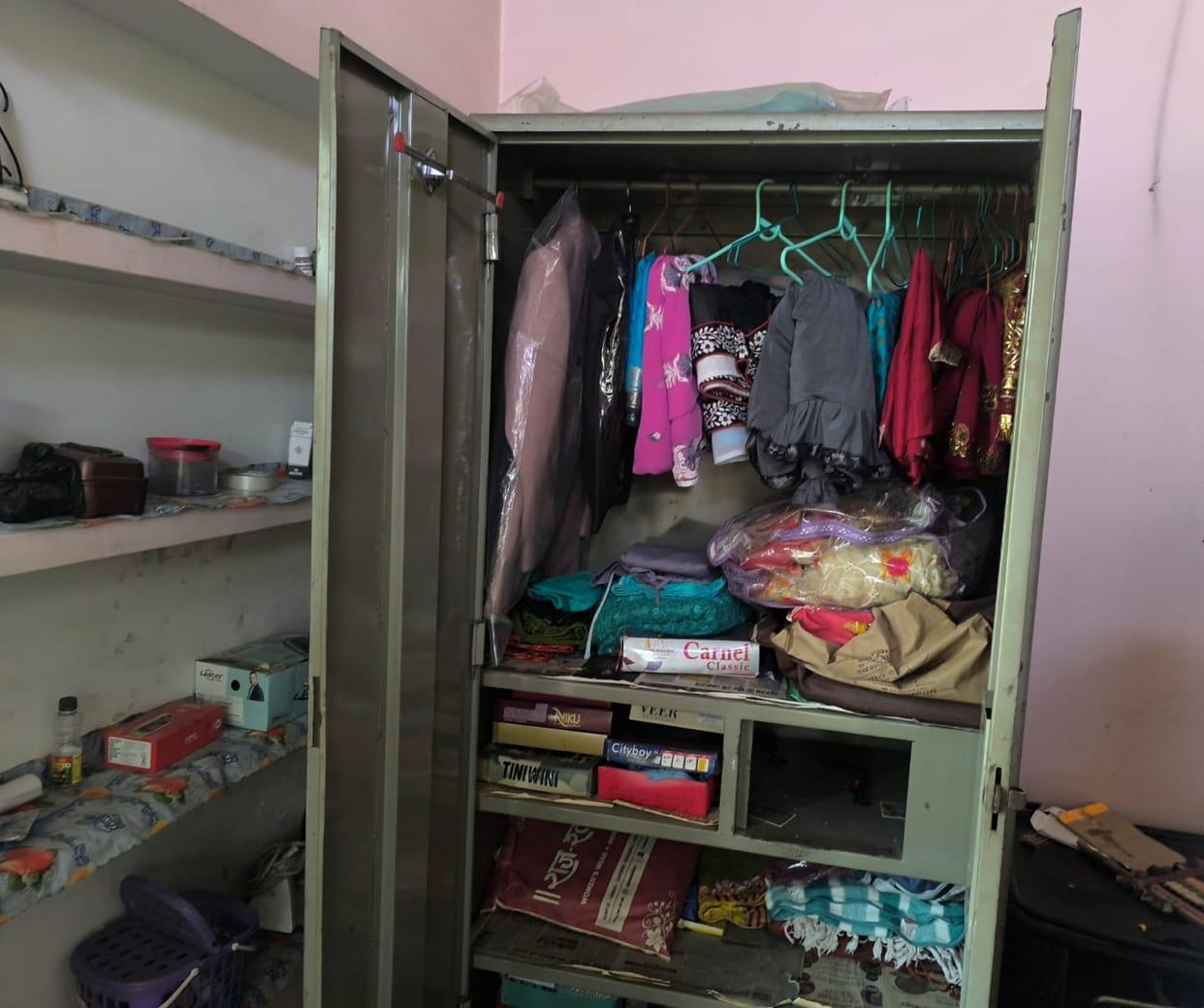 Lakhs stolen from businessman's house in Khamaria