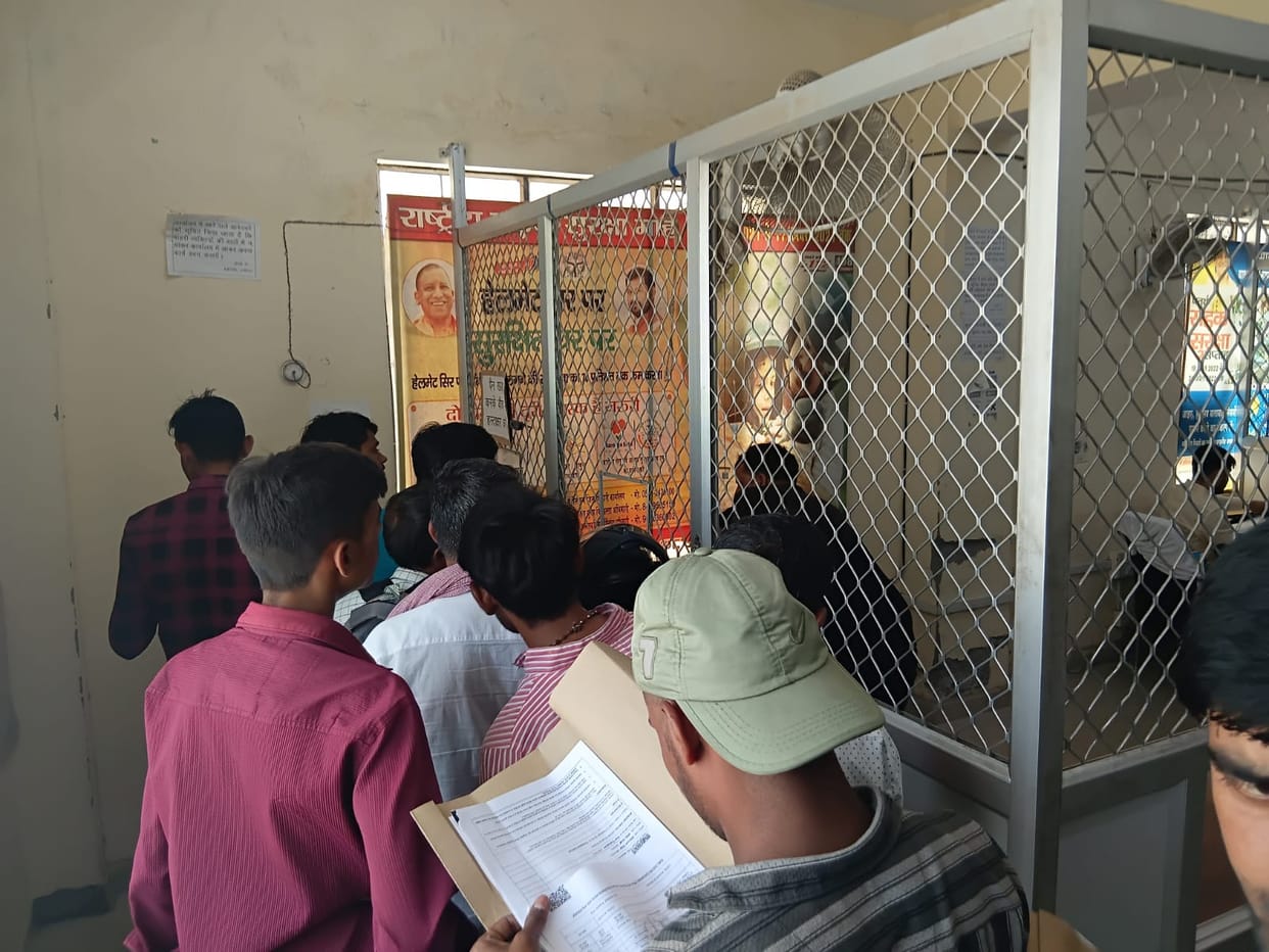 Driving licence not issued even after eight months, more than 18,000 applicants upset