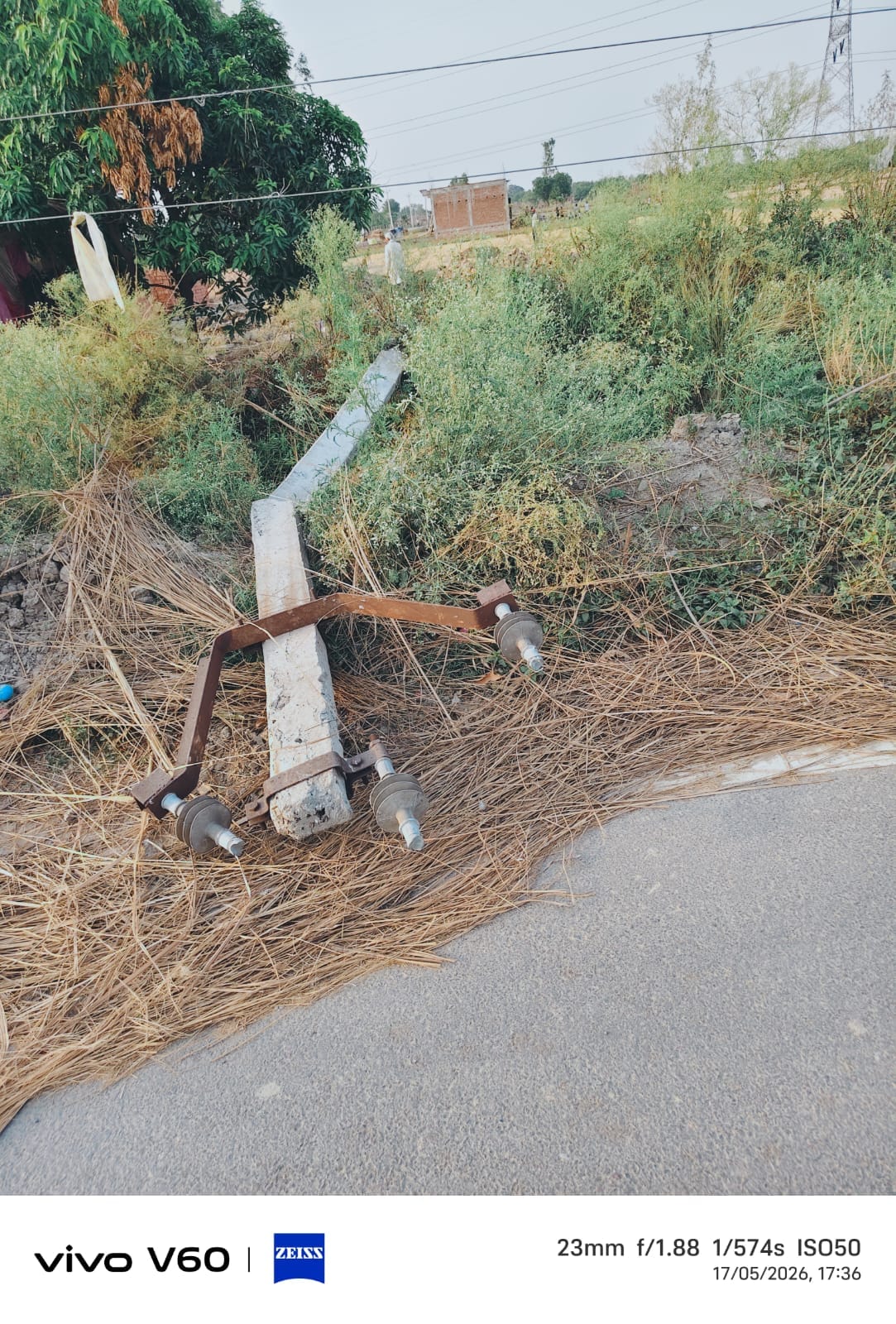 Electricity goes off in many villages, people suffer in the scorching heat