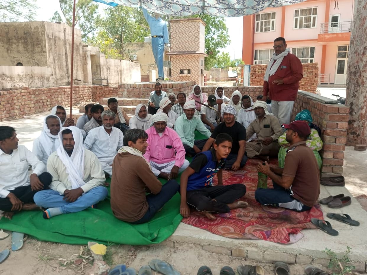 Rural sanitation workers raised slogans against the government