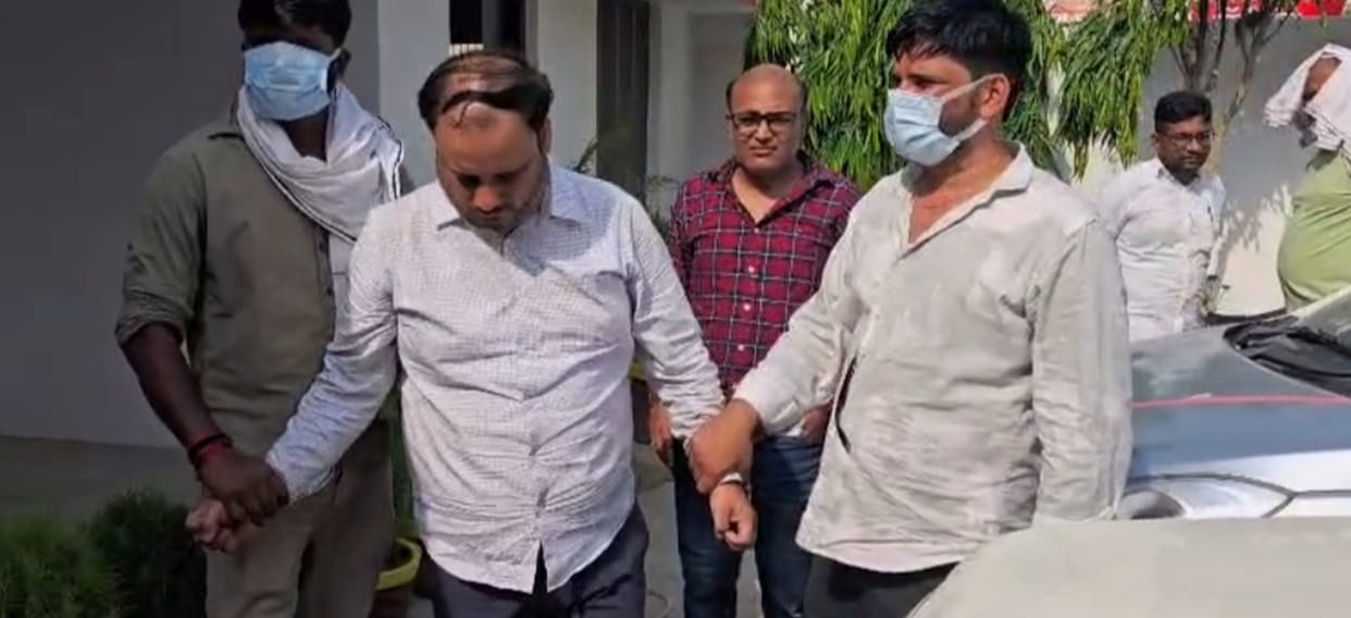 District manager of Aadhaar Seva Kendra arrested while taking bribe