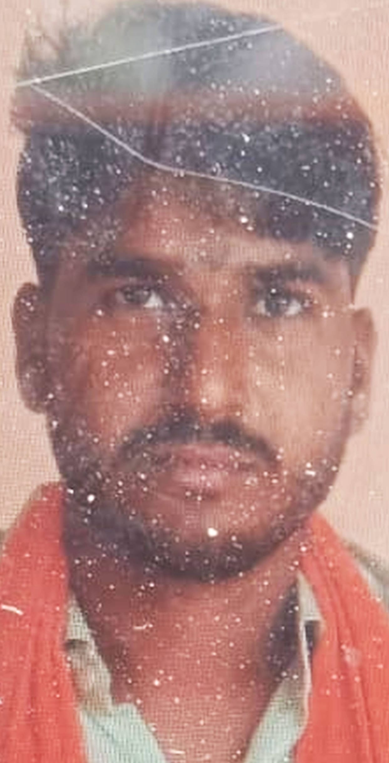 A young man, hurt by his wife's abandonment, hanged himself to death.