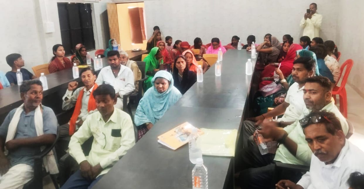 Problems were heard in the Samagra Gram Chaupal, meritorious girl students were honored