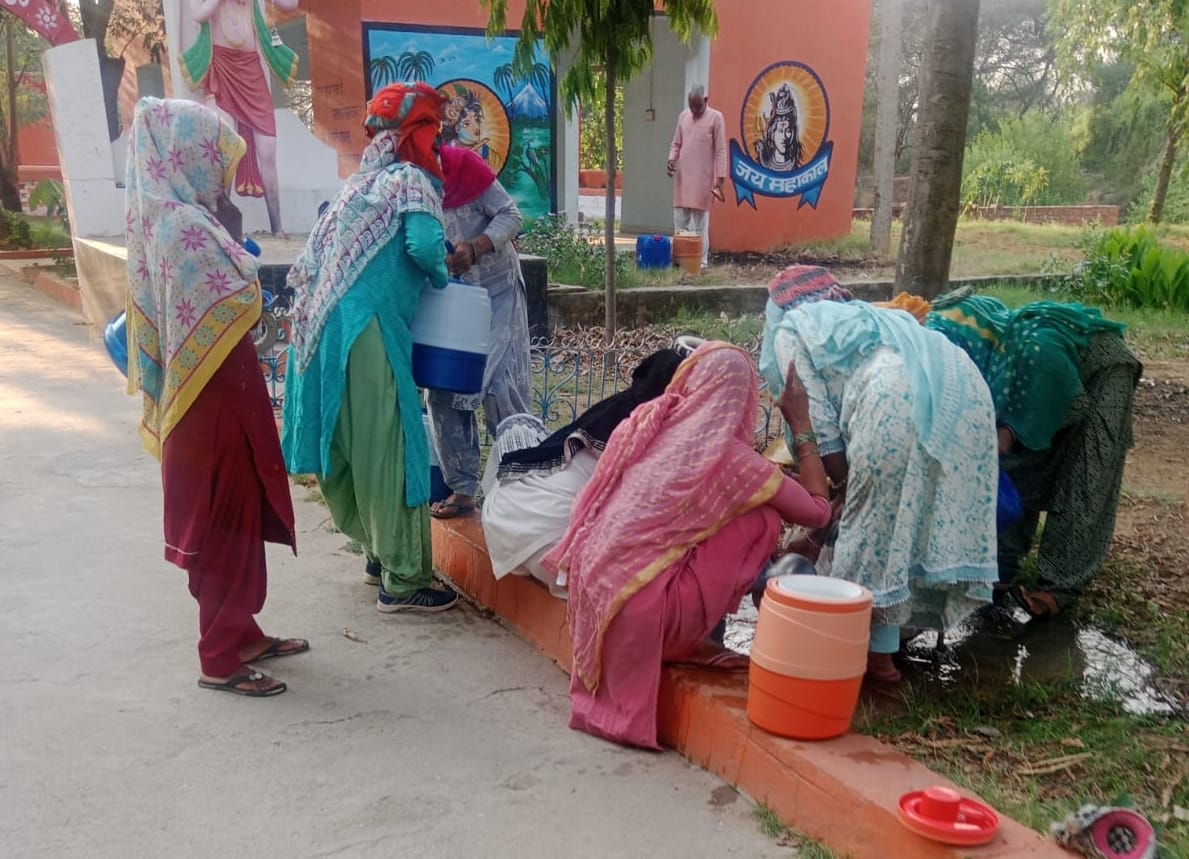 Drinking water crisis deepens in Bhadangi village, people fetch water from a kilometer away