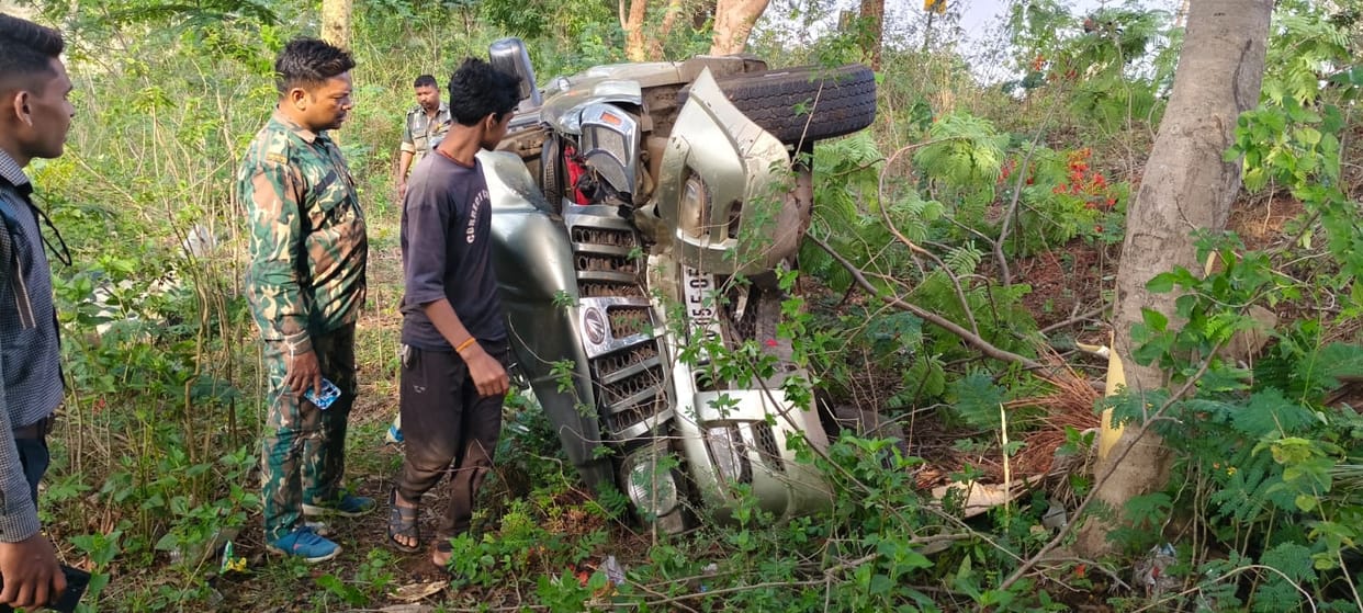 Six Injured as Scorpio Driver Dozes Off While Returning from Wedding in Jagdalpur