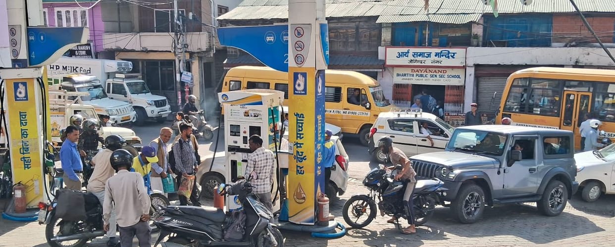 Long queues at petrol pumps in Jogindernagar city