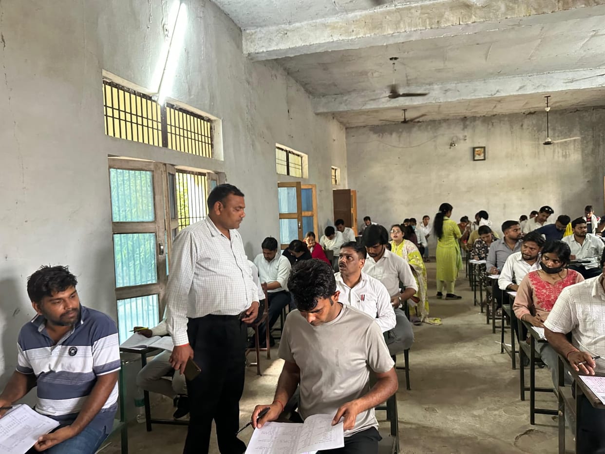 Trainees got entangled in the questions of Critical Understanding ICT subject.