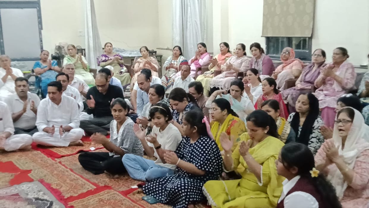 The glory of Purushottam Month was expounded upon during the Satsang