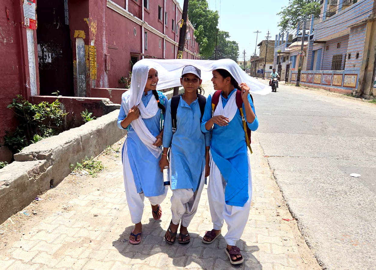 People suffering in 43.4 degree mercury
