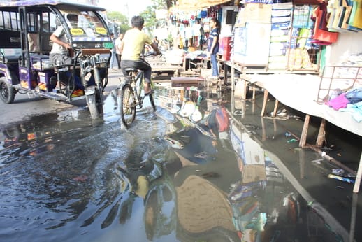 Troubled by waterlogging in Golakuan, shopkeepers stage protest.