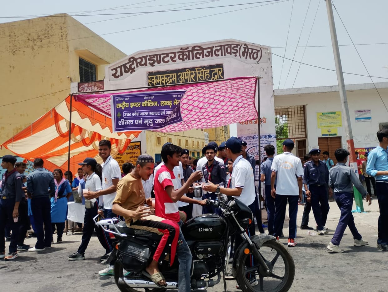 Passers-by were given sherbet and the message of service was given