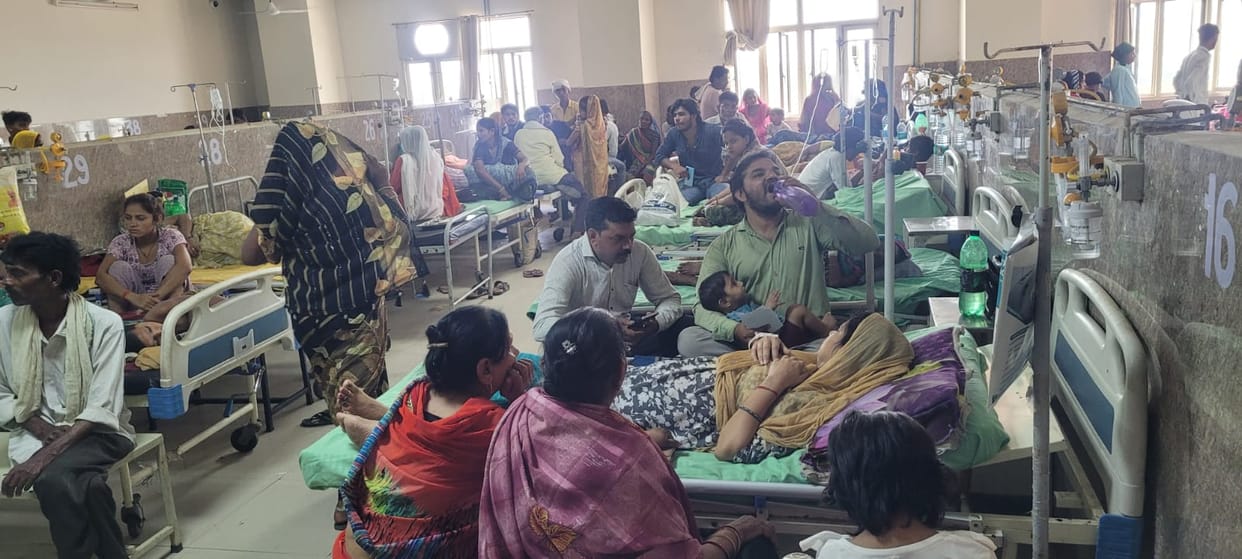 In summer, the ward is full of patients suffering from stomach ache and diarrhea.
