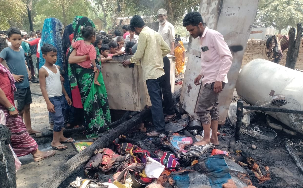 Six thatched houses destroyed in fire; woman suffers burns.