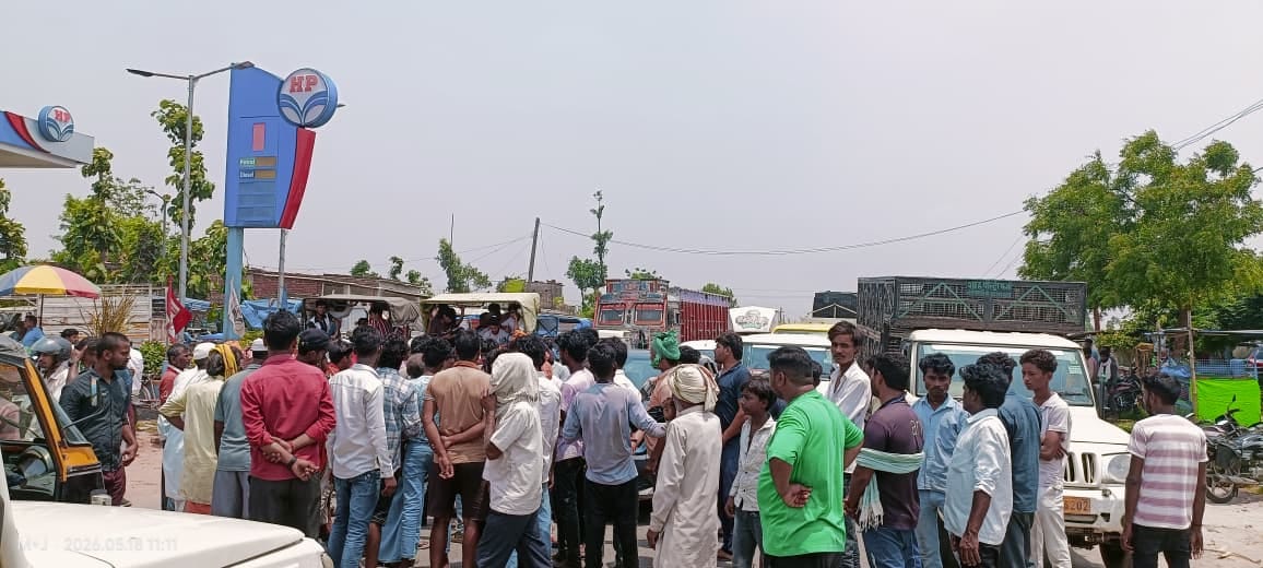 After waiting for hours, diesel was not available and farmers blocked the Nichlaul-Maharajganj road.