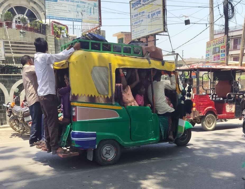Illegal vehicles are violating the rules and carrying passengers in large numbers.