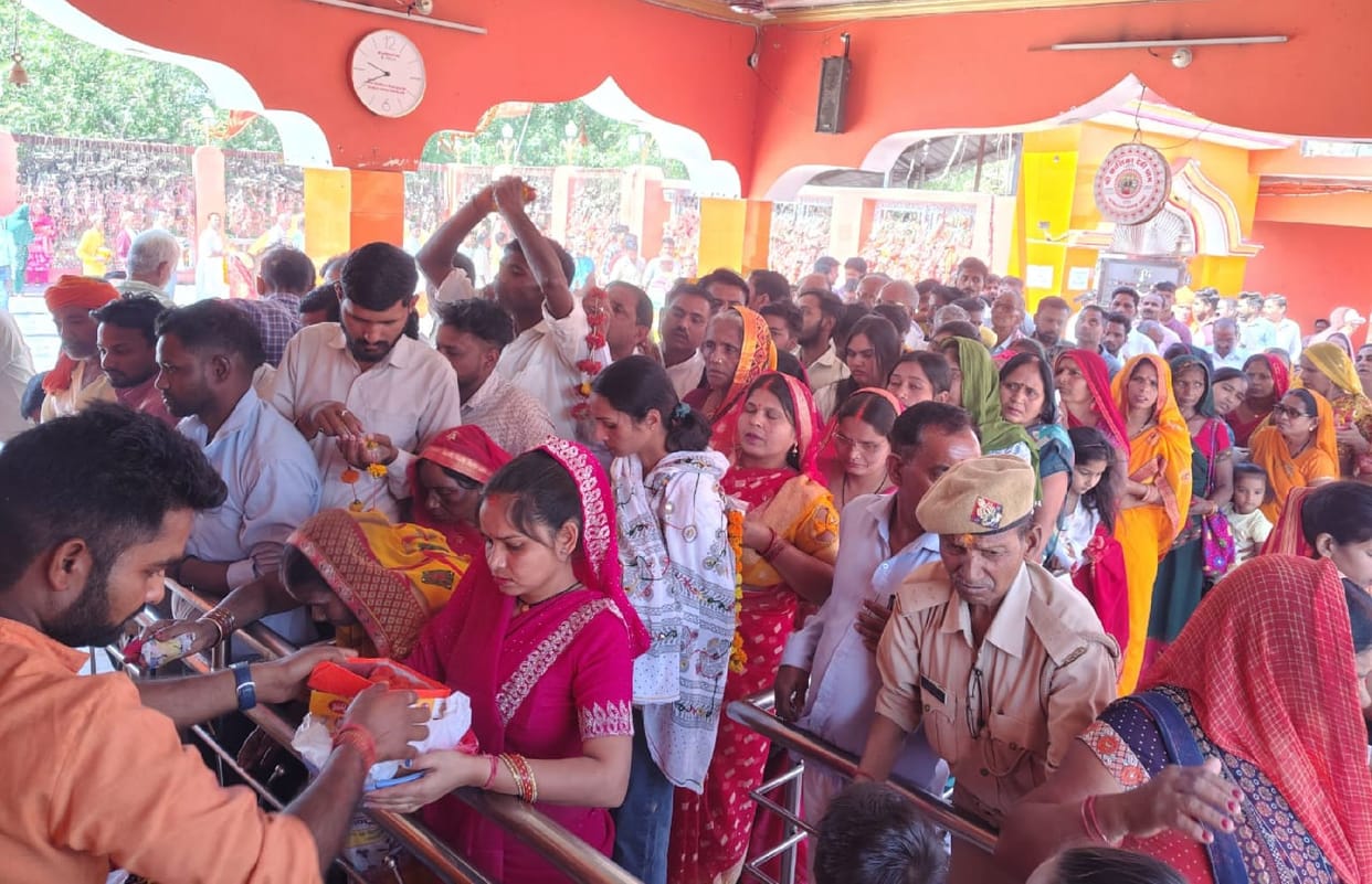 Devotees bowed their heads at the Shakti Peethas, and chants of victory rang out.