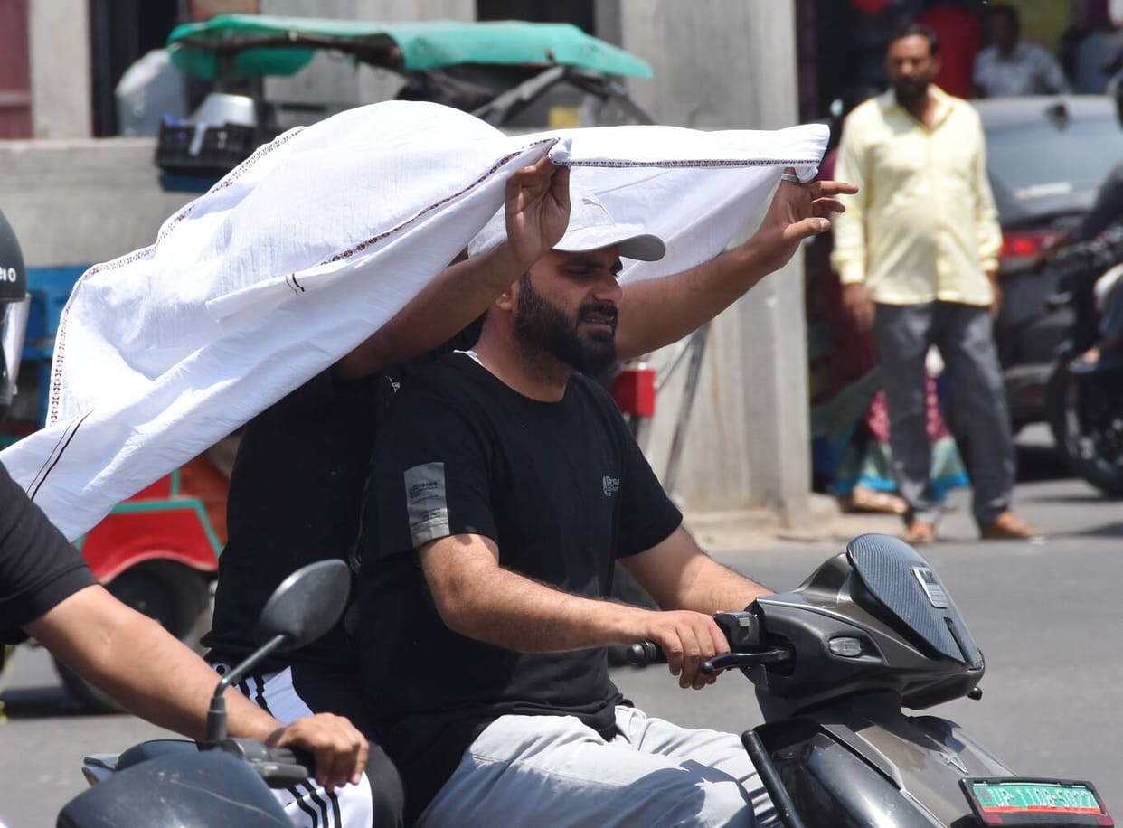 The heat intensifies; mercury hits 42 degrees.