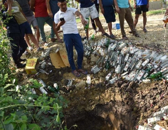Haryana brand liquor seized in Nepal, smugglers escape after dodging police