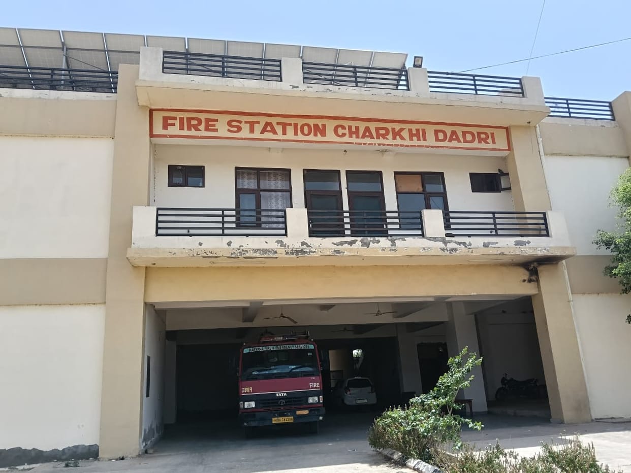 The fire station has been without a connection for four years, and fires are being extinguished by collecting water from the neighborhood.