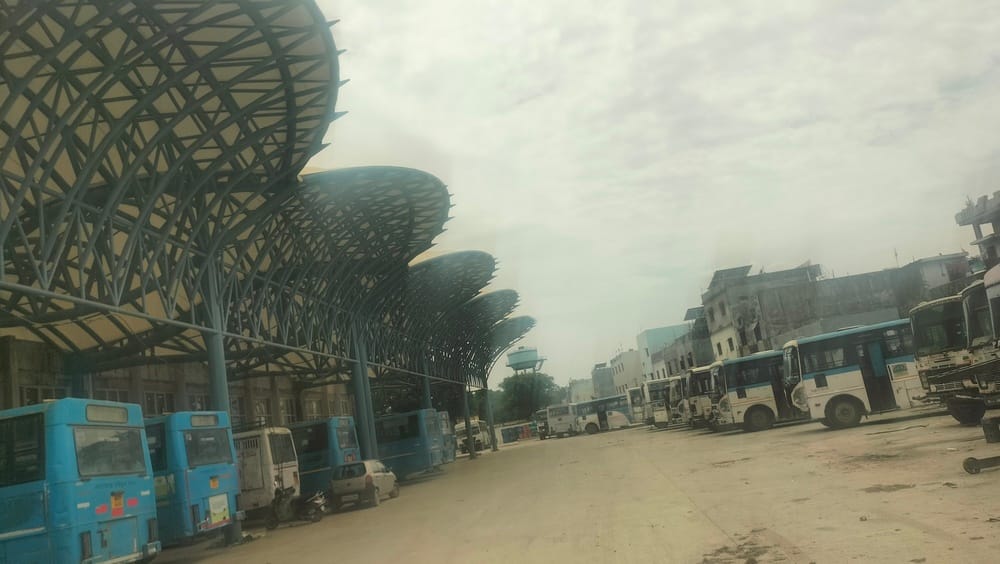 टनकपुर में रोडवेज कार्यशाला का दृश्य। संवाद