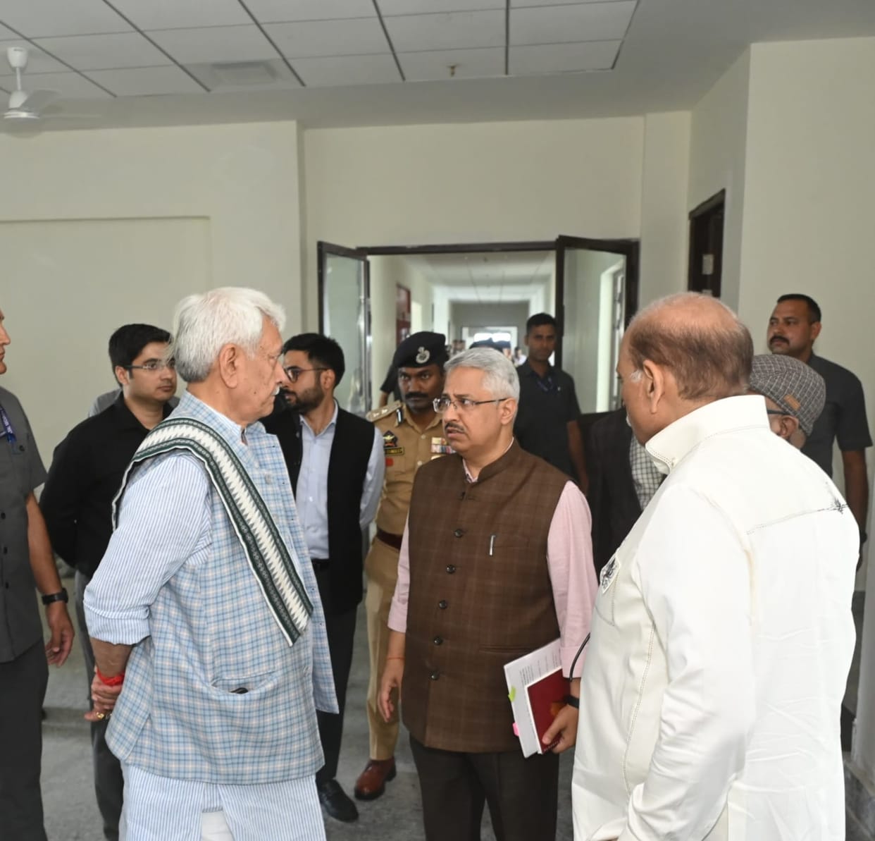 Srinagar, LG Manoj Sinha, Visit Yatri Niwas, Shri Amarnath Yatra
