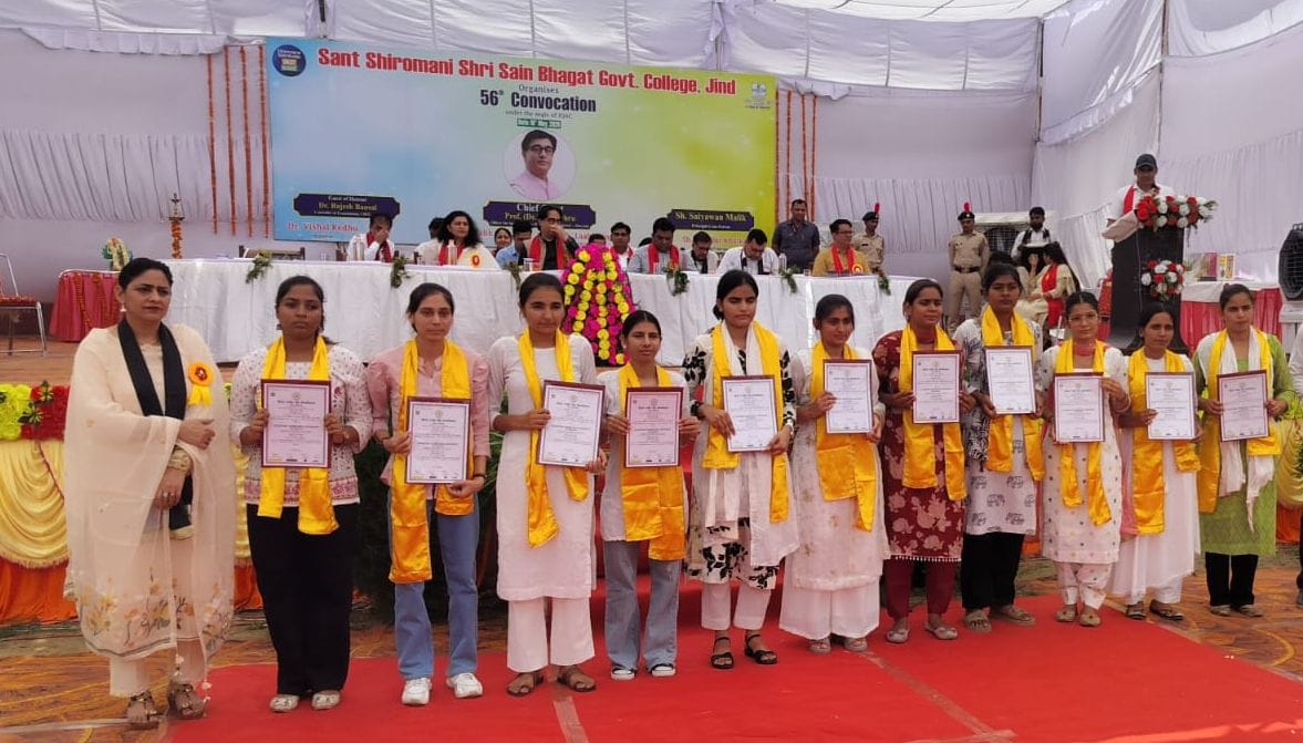 450 Students Received Degrees at the Convocation Ceremony